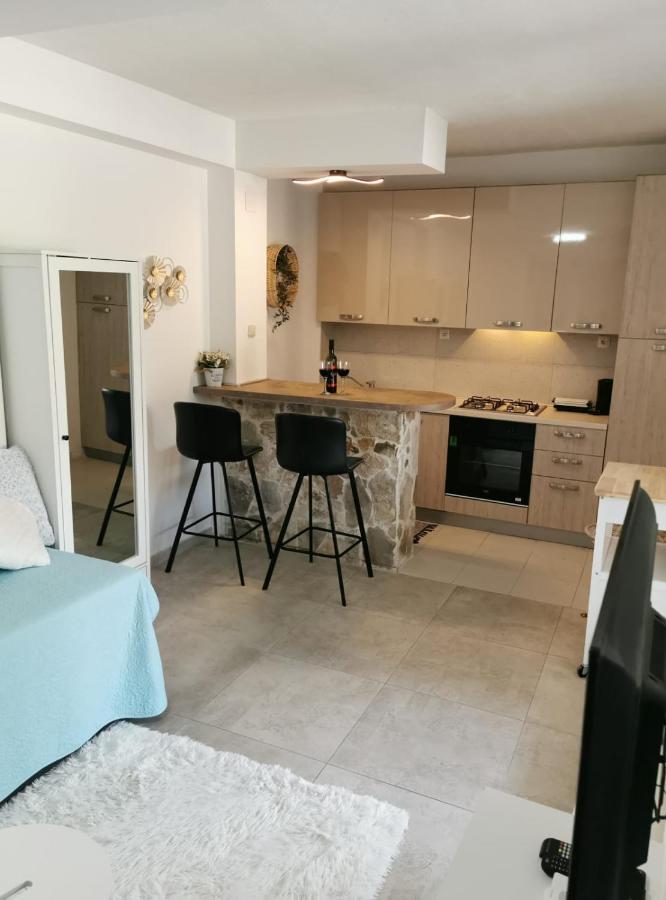 Near Beach Studio Kastela Exterior photo