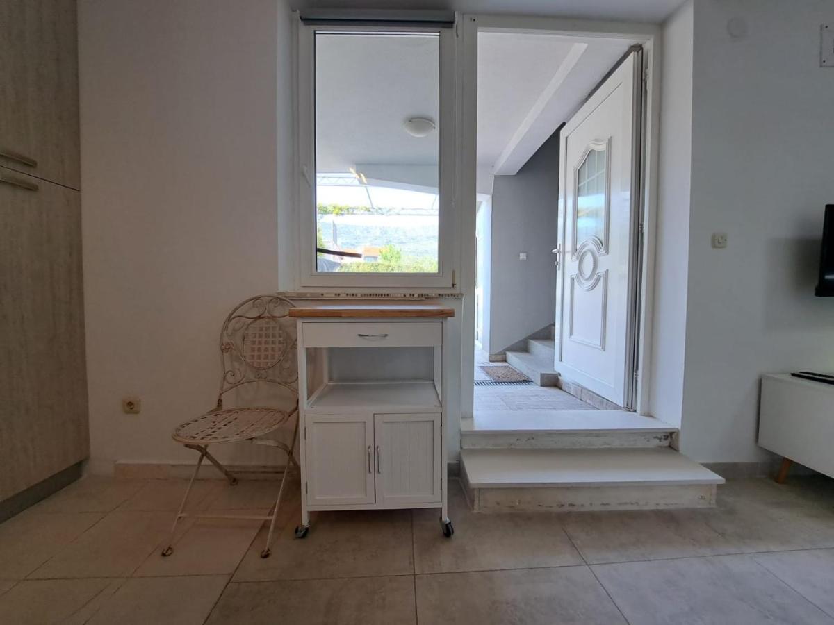 Near Beach Studio Kastela Exterior photo