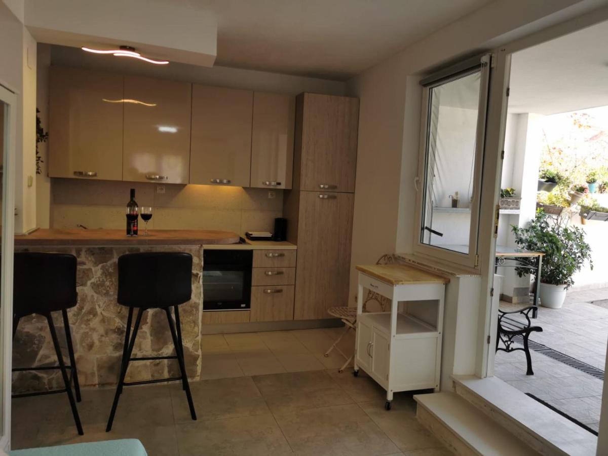 Near Beach Studio Kastela Exterior photo